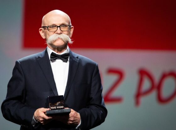 Wladyslaw Grochowski Holding The Now Poland Award.