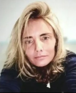 Woman scammed by fake Brad Pitt profile, losing €830,000.