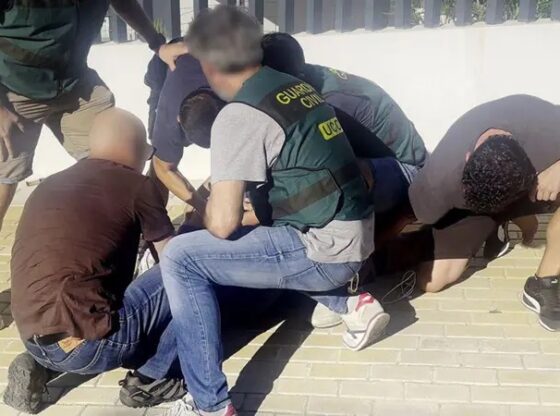 Guardia Civil officers arresting William Hunter in Alicante.