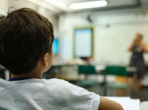 Preserving childhood does not mean hiding reality, argued De Moraes