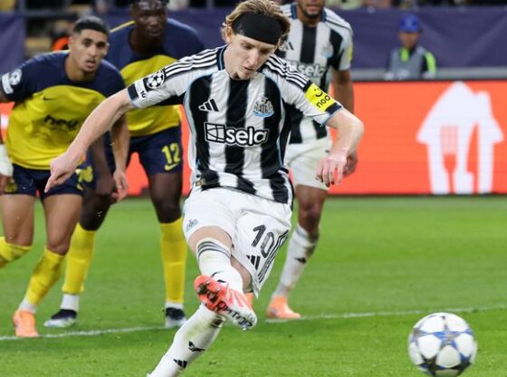 Newcastle United's Anthony Gordon scores a goal from the penalty spot during the UEFA Champions League game against Union Saint-Gilloise