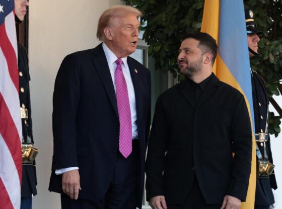Donald Trump receives Zelensky at the White House.