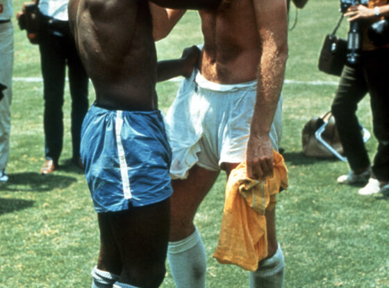 Bobby Moore and Pelé greet each other after the Brazil-England match in Mexico'70.