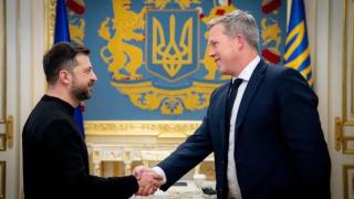 Ukrainian President Volodymyr Zelensky welcomes US Army Secretary Daniel Driscoll before their meeting on November 20.