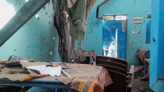 A desk with signs of bombings in a school where displaced people take refuge in El Fasher.