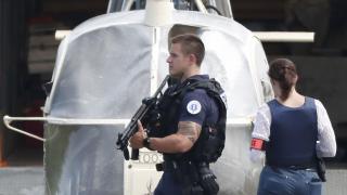 Agents inspecting Faïd's escape helicopter