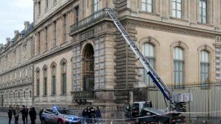 The crane that the alleged Louvre thieves climbed.