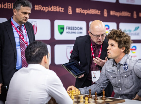 Bird chats with Carlsen after the controversial episode against Martirosyan.