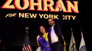 Zohran Mamdani celebrates his victory as mayor of New York with his mother, Mira Nair.